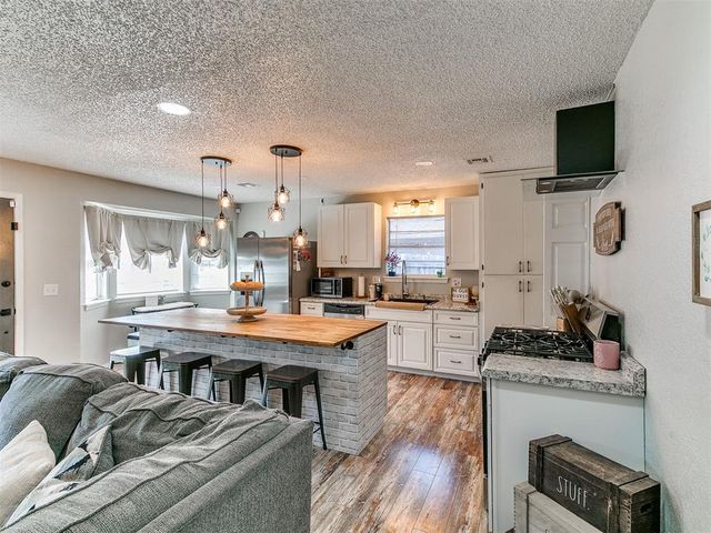 9209 S Hillcrest Drive, Oklahoma City, OK 73159