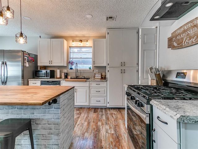 9209 S Hillcrest Drive, Oklahoma City, OK 73159