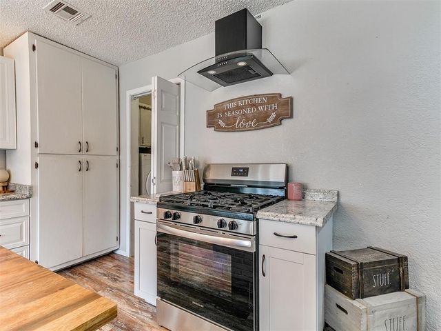9209 S Hillcrest Drive, Oklahoma City, OK 73159