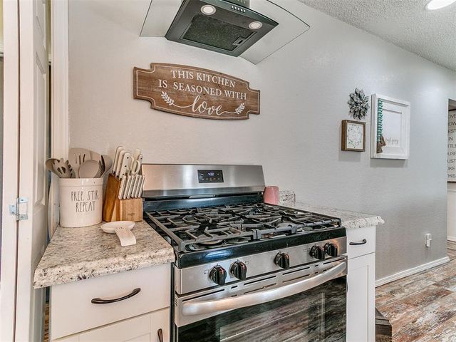 9209 S Hillcrest Drive, Oklahoma City, OK 73159