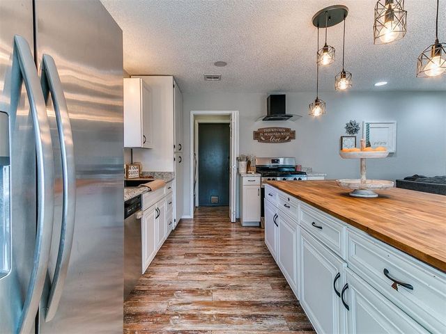 9209 S Hillcrest Drive, Oklahoma City, OK 73159