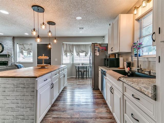 9209 S Hillcrest Drive, Oklahoma City, OK 73159