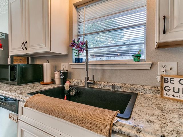 9209 S Hillcrest Drive, Oklahoma City, OK 73159