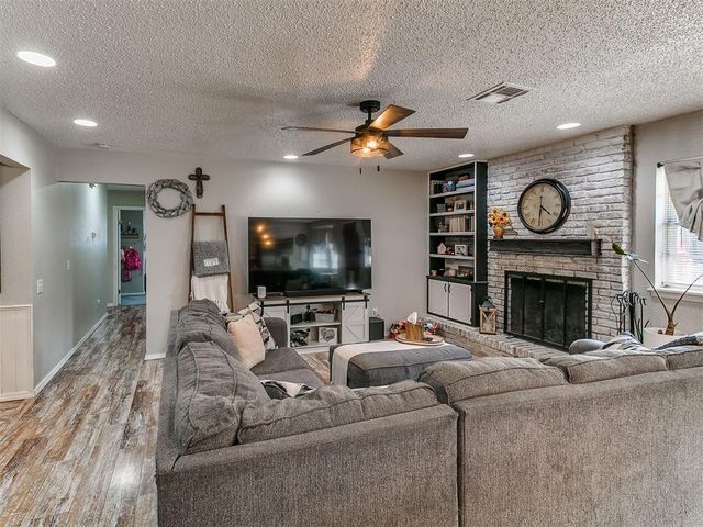 9209 S Hillcrest Drive, Oklahoma City, OK 73159