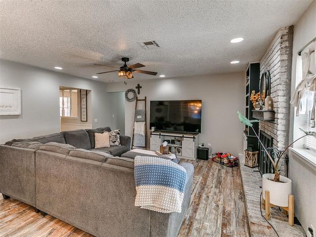 9209 S Hillcrest Drive, Oklahoma City, OK 73159