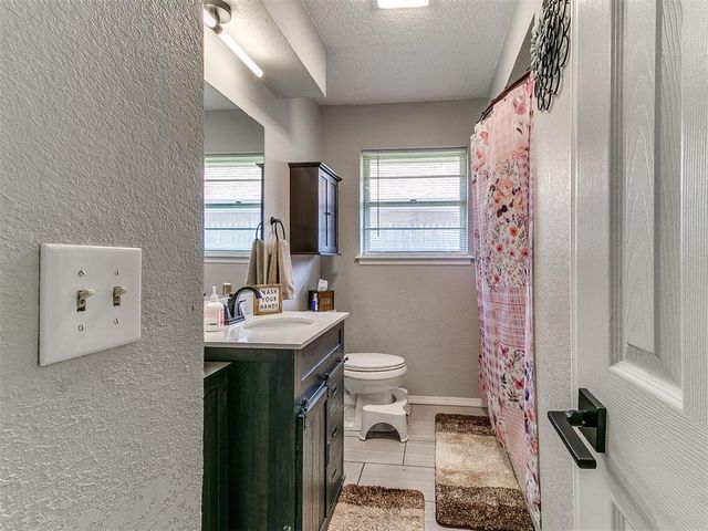 9209 S Hillcrest Drive, Oklahoma City, OK 73159