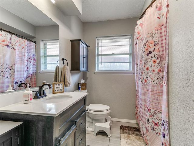 9209 S Hillcrest Drive, Oklahoma City, OK 73159