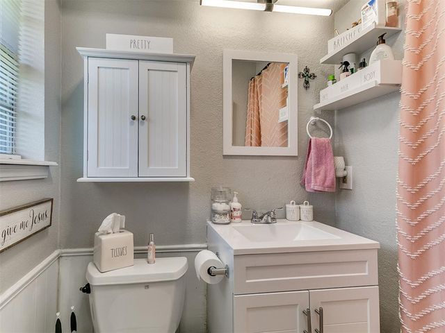 9209 S Hillcrest Drive, Oklahoma City, OK 73159