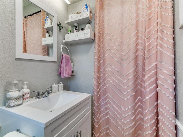 9209 S Hillcrest Drive, Oklahoma City, OK 73159