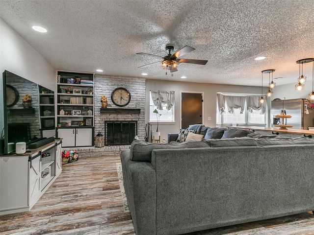 9209 S Hillcrest Drive, Oklahoma City, OK 73159