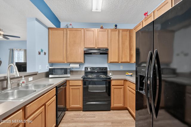 2200 MARSH HAWK Lane 301, Fleming Island, FL 32003