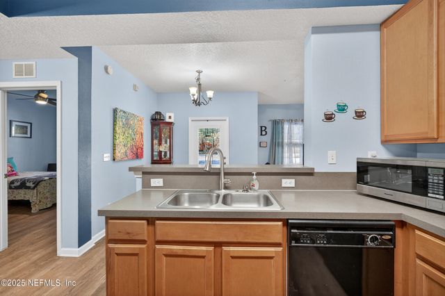 2200 MARSH HAWK Lane 301, Fleming Island, FL 32003