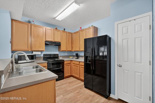 2200 MARSH HAWK Lane 301, Fleming Island, FL 32003