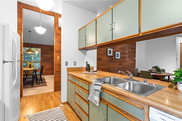 1005 Geneva Street, Bellingham, WA 98229