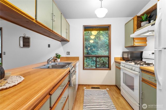 1005 Geneva Street, Bellingham, WA 98229