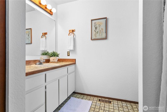 1005 Geneva Street, Bellingham, WA 98229