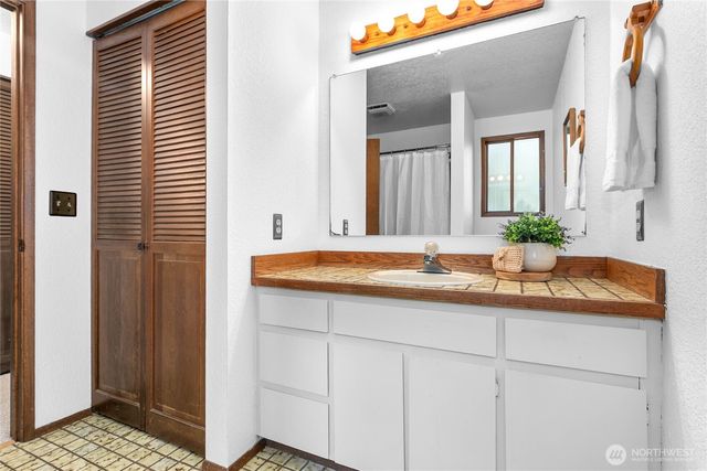 1005 Geneva Street, Bellingham, WA 98229