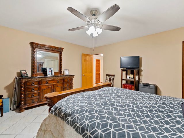 8729 W SUMMERDALE Avenue 1, Chicago, IL 60656
