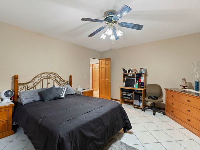 8729 W SUMMERDALE Avenue 1, Chicago, IL 60656