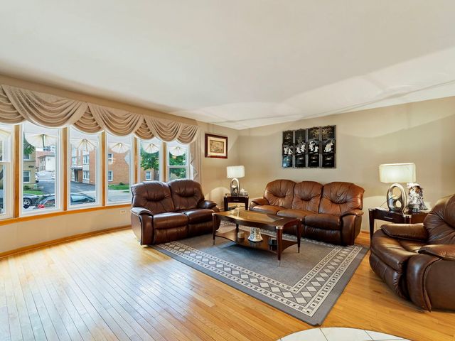 8729 W SUMMERDALE Avenue 1, Chicago, IL 60656