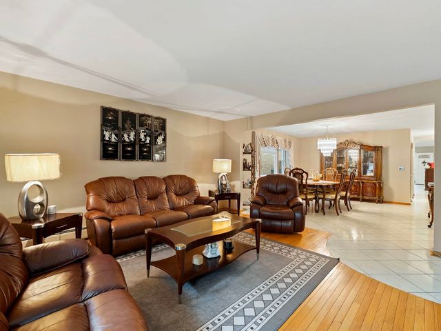 8729 W SUMMERDALE Avenue 1, Chicago, IL 60656
