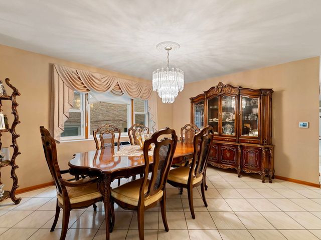 8729 W SUMMERDALE Avenue 1, Chicago, IL 60656