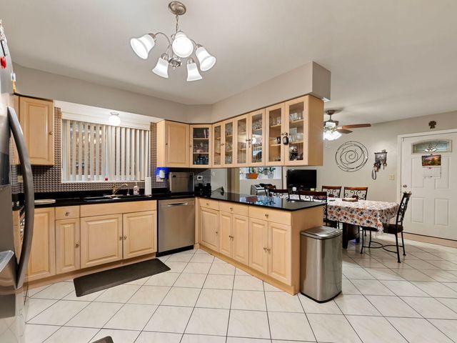8729 W SUMMERDALE Avenue 1, Chicago, IL 60656