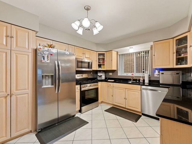 8729 W SUMMERDALE Avenue 1, Chicago, IL 60656