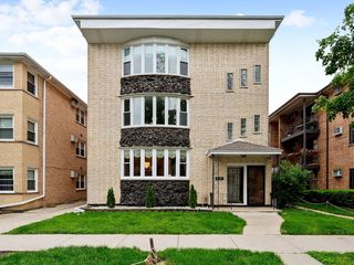 8729 W SUMMERDALE Avenue 1, Chicago, IL 60656