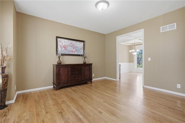 5627 NW 81st Terrace, Kansas City, MO 64151