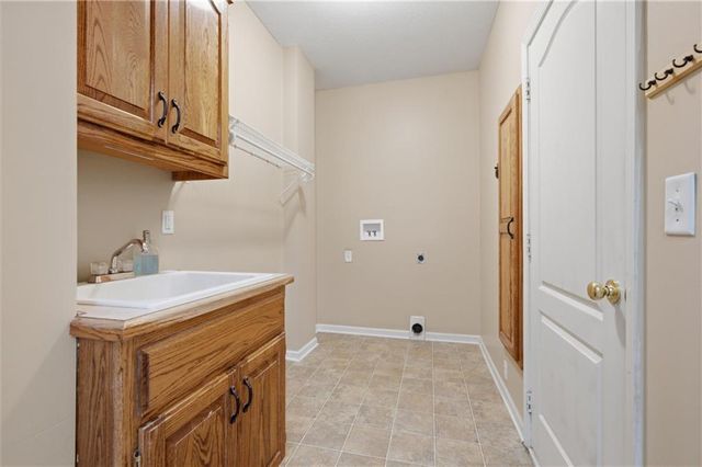 5627 NW 81st Terrace, Kansas City, MO 64151