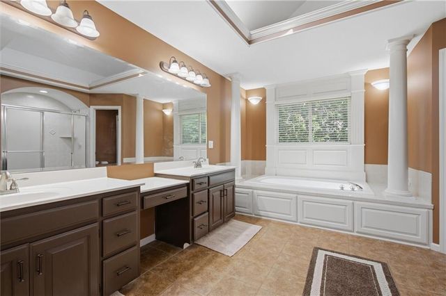 5627 NW 81st Terrace, Kansas City, MO 64151