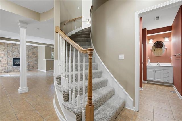 5627 NW 81st Terrace, Kansas City, MO 64151