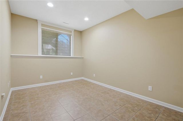 5627 NW 81st Terrace, Kansas City, MO 64151