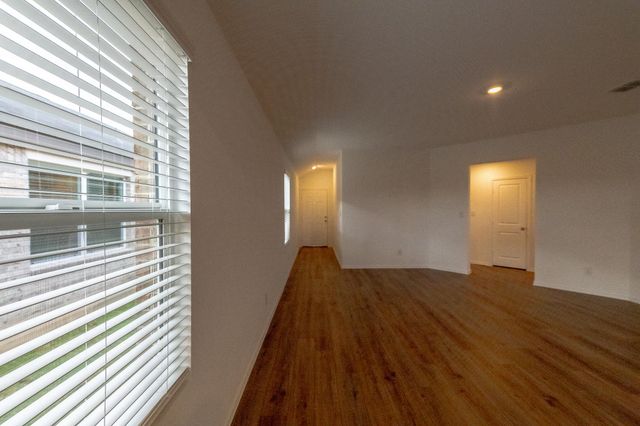 247 Alamito Ave, Kyle, TX 78640