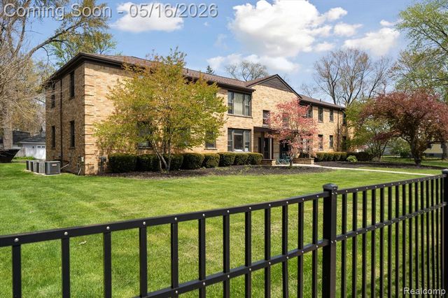 617 E Lincoln Avenue, Royal Oak, MI 48067
