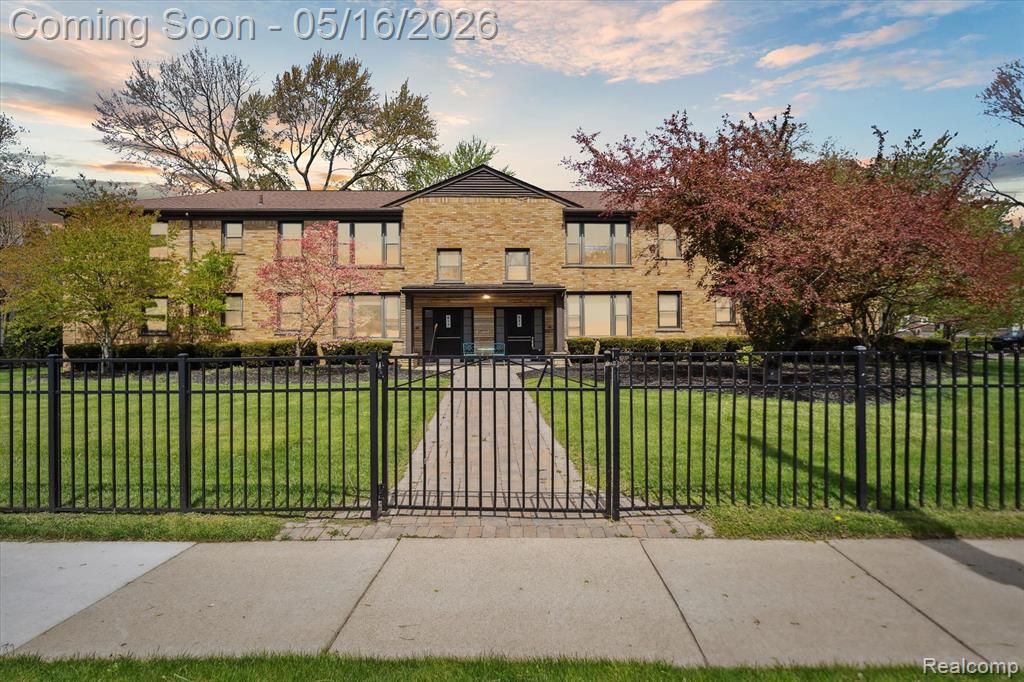 617 E Lincoln Avenue, Royal Oak, MI 48067