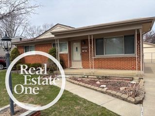 22943 Masonic Boulevard, Saint Clair Shores, MI 48082