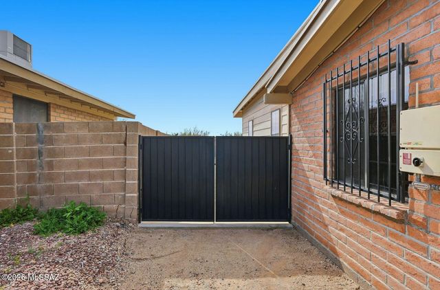 9700 E Nicaragua Place, Tucson, AZ 85730