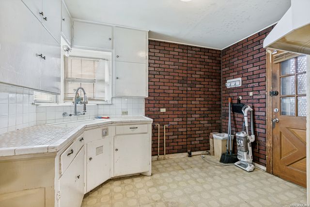 157 Kaine, San Antonio, TX 78214