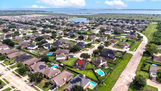 607 29th Avenue N, Texas City, TX 77590