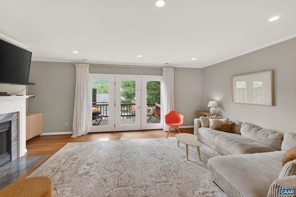 Image 10 of property listing at 1247 MAPLE VIEW DR, Charlottesville, VA 22902