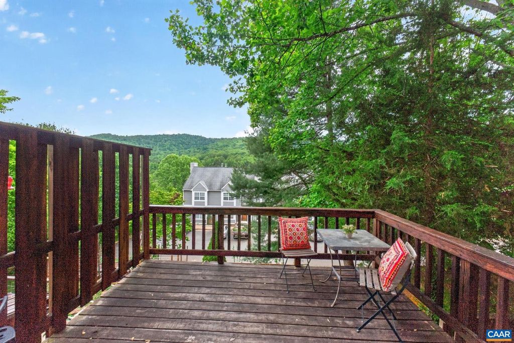 Image 2 of property listing at 1247 MAPLE VIEW DR, Charlottesville, VA 22902