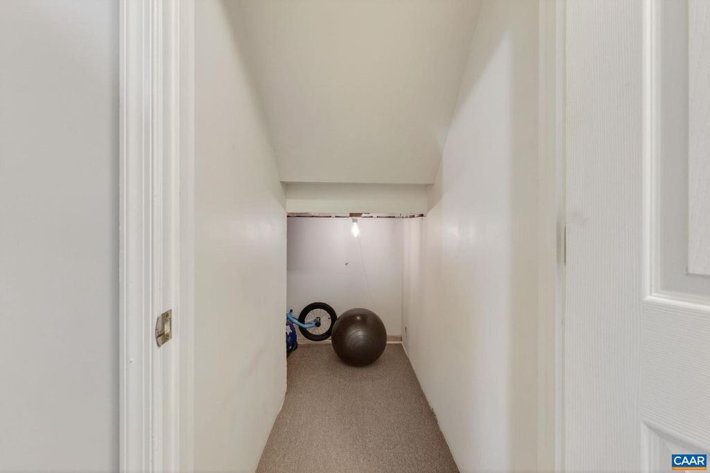Image 30 of property listing at 1247 MAPLE VIEW DR, Charlottesville, VA 22902