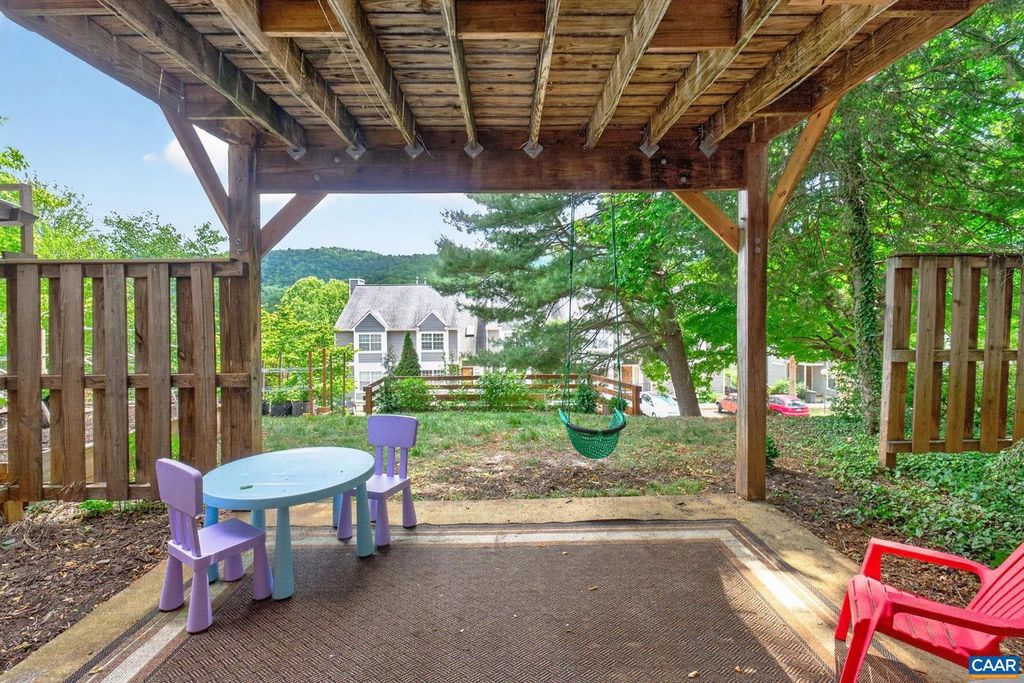 Image 31 of property listing at 1247 MAPLE VIEW DR, Charlottesville, VA 22902