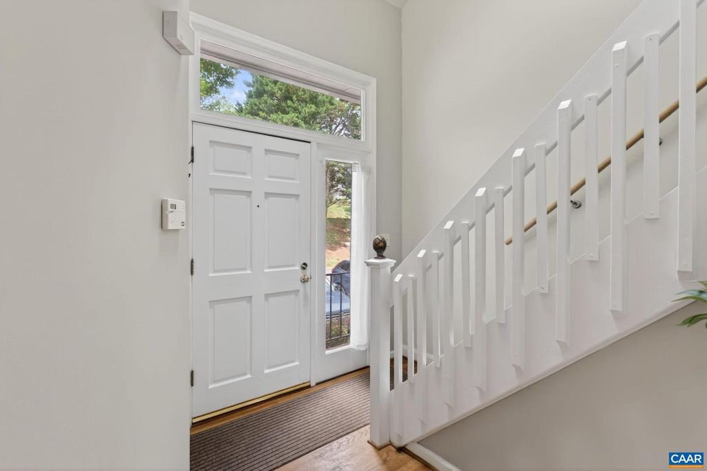 Image 4 of property listing at 1247 MAPLE VIEW DR, Charlottesville, VA 22902
