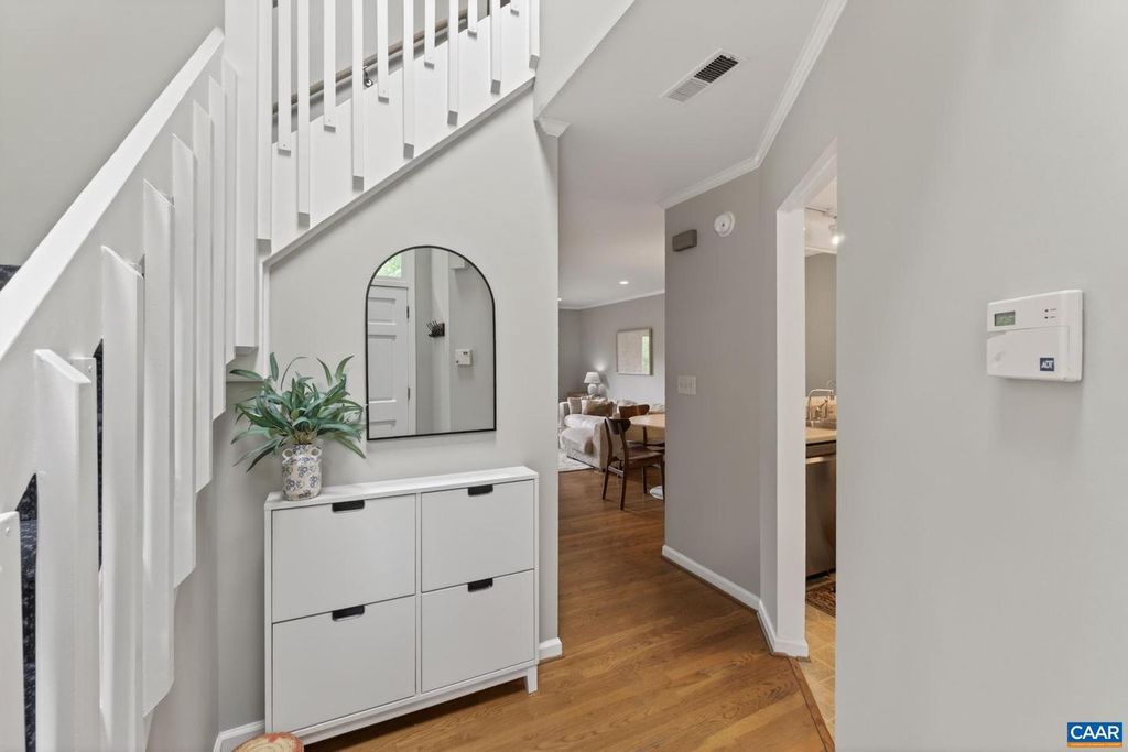 Image 5 of property listing at 1247 MAPLE VIEW DR, Charlottesville, VA 22902