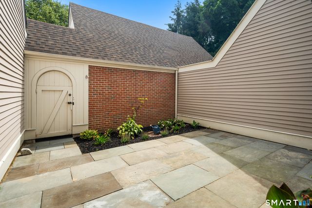4 Sedgwick Village Lane 4, Darien, CT 06820