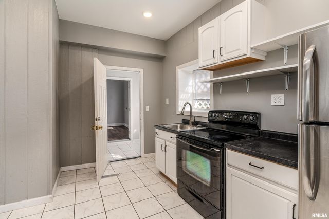 609 S POPLAR Street, Carbondale, IL 62901