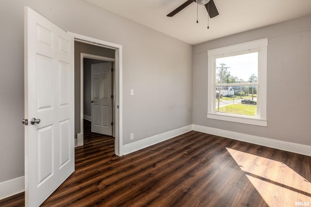 609 S POPLAR Street, Carbondale, IL 62901